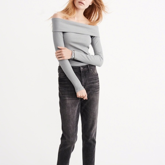 Abercrombie & Fitch Sweaters - Abercrombie &Fitch off the shoulder ribbed sweater